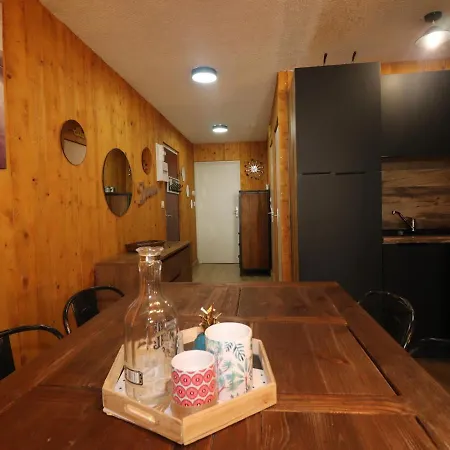 Apartment Confort: 6 Pers, Balcon, Skis Aux Pieds, Animaux Acceptes, Parking Reservable - Fr-1-502-174 *